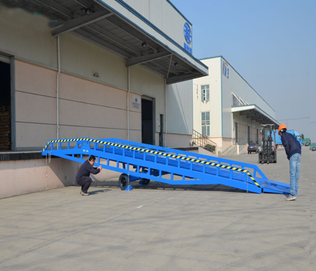 三门峡移动式登车桥应用